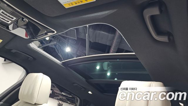 Land Rover Range Rover Velar 2018 — photo 24