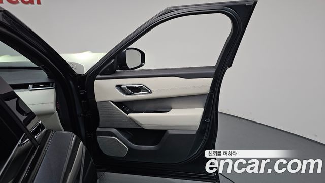 Land Rover Range Rover Velar 2018 — photo 14