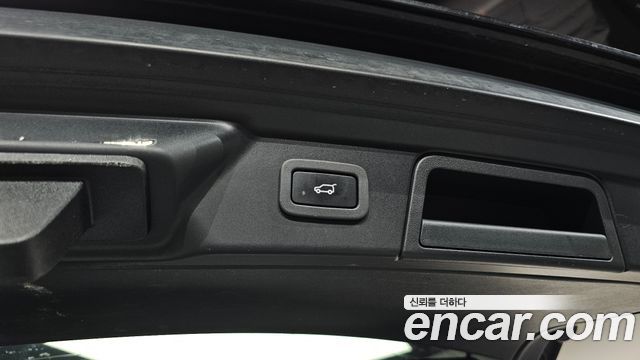 Land Rover Range Rover Velar 2018 — photo 27