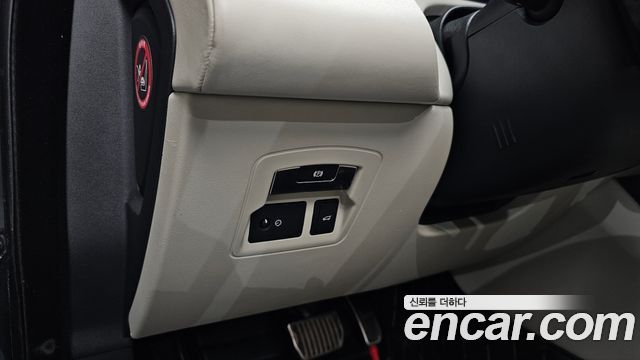 Land Rover Range Rover Velar 2018 — photo 34