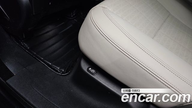 Land Rover Range Rover Velar 2018 — photo 36