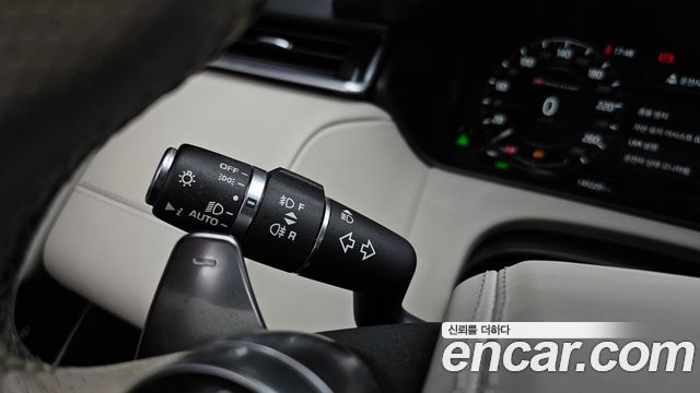 Land Rover Range Rover Velar 2018 — photo 38