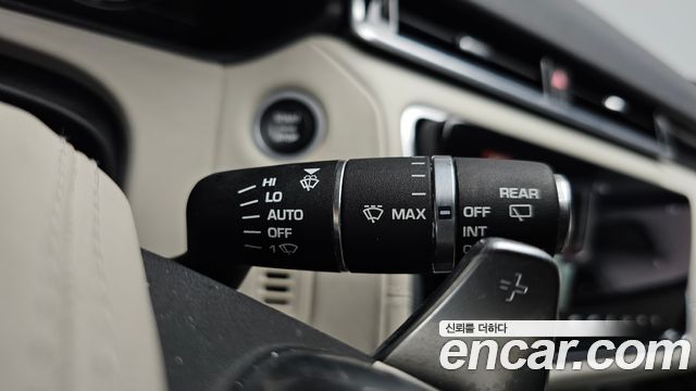 Land Rover Range Rover Velar 2018 — photo 39