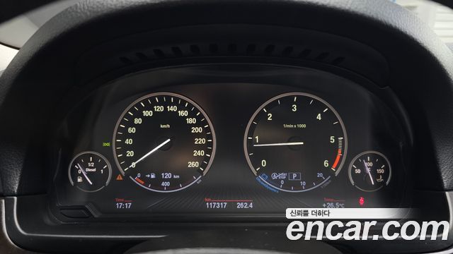 BMW 5-Series 2013 — photo 8