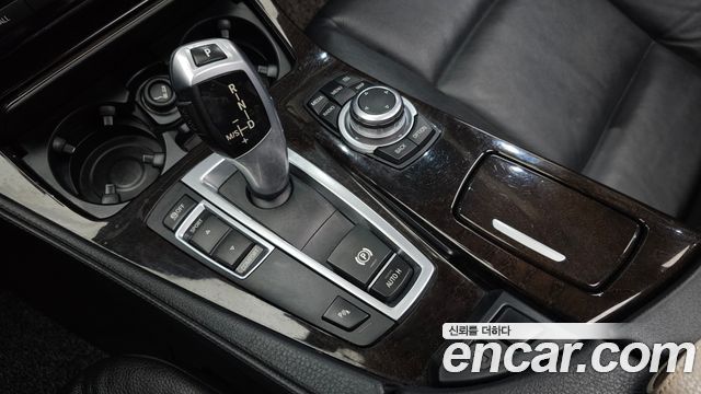 BMW 5-Series 2013 — photo 9