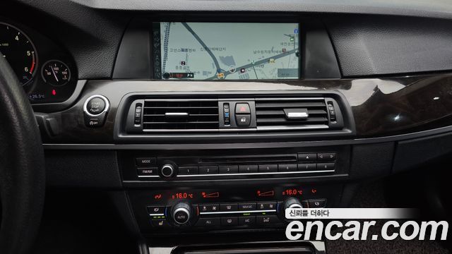 BMW 5-Series 2013 — photo 13
