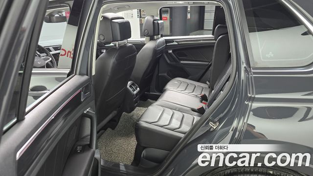 Volkswagen Tiguan 2023 — photo 17