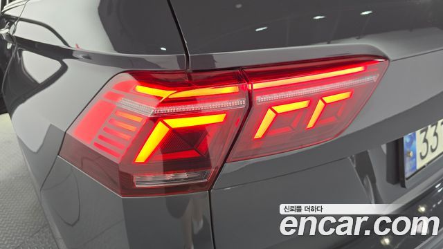 Volkswagen Tiguan 2023 — photo 9