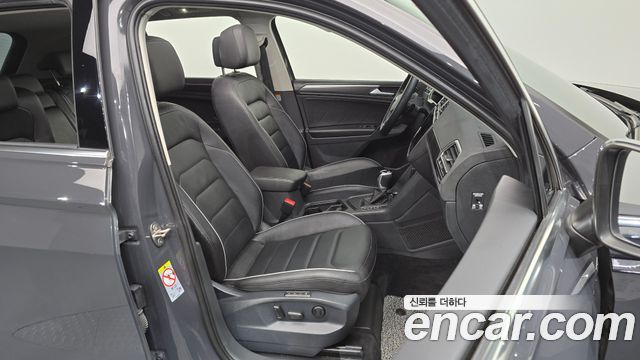 Volkswagen Tiguan 2023 — photo 16