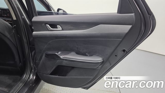 Kia K5 2023 — photo 15