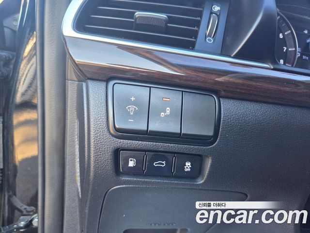 Kia K7 2018 — photo 11
