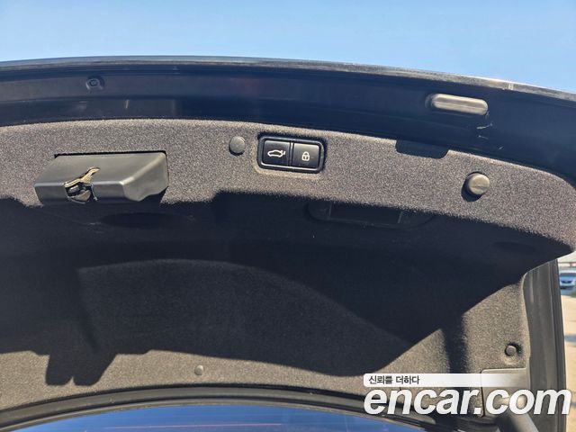Kia K7 2018 — photo 17