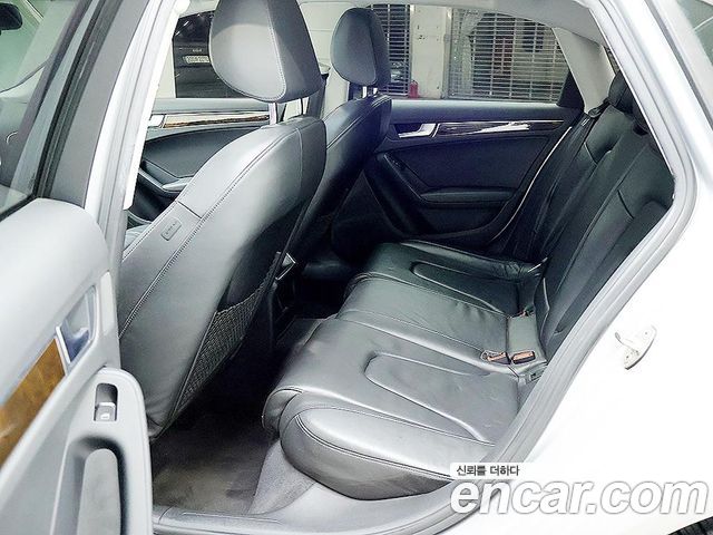 Audi A4 2011 — photo 12