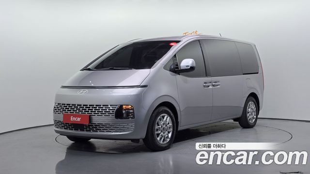 Hyundai Staria 2025 — photo 1
