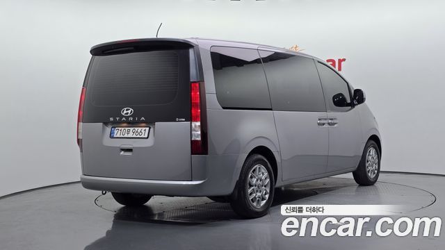 Hyundai Staria 2025 — photo 2