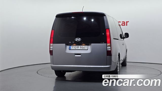 Hyundai Staria 2025 — photo 4