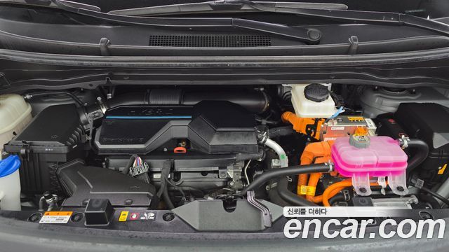 Hyundai Staria 2025 — photo 6