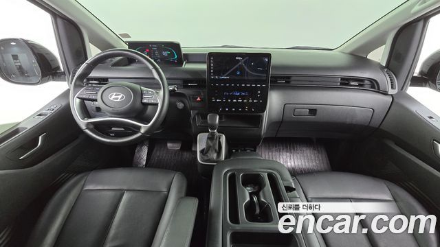 Hyundai Staria 2025 — photo 10