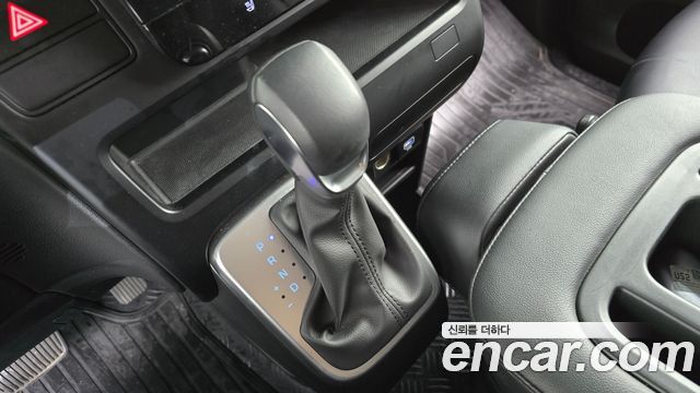 Hyundai Staria 2025 — photo 12
