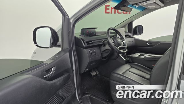 Hyundai Staria 2025 — photo 13