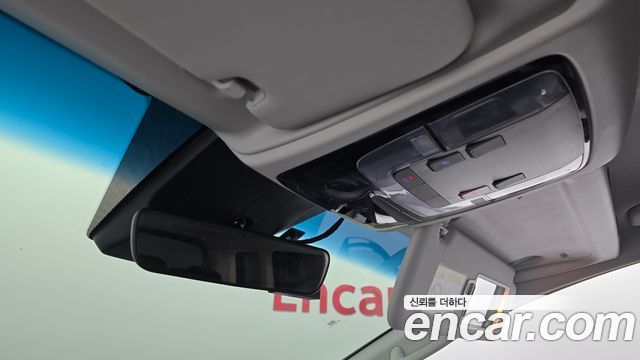 Hyundai Staria 2025 — photo 26