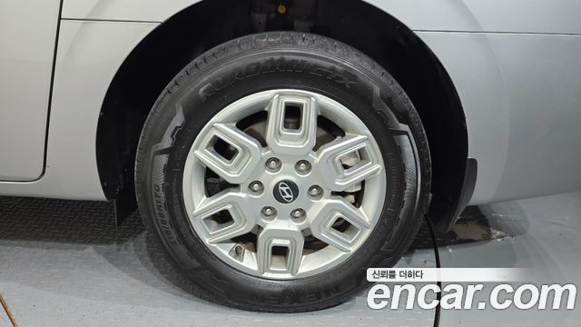 Hyundai Staria 2025 — photo 7
