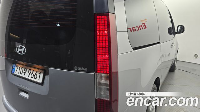 Hyundai Staria 2025 — photo 9