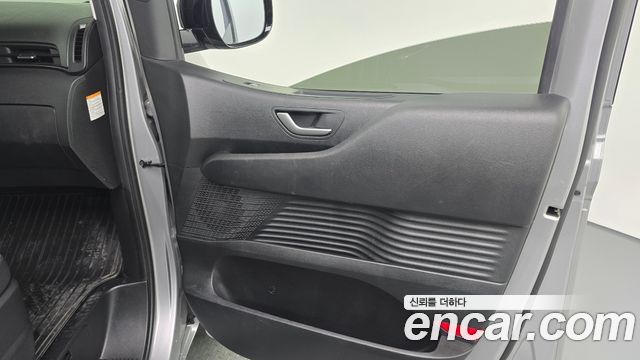 Hyundai Staria 2025 — photo 15