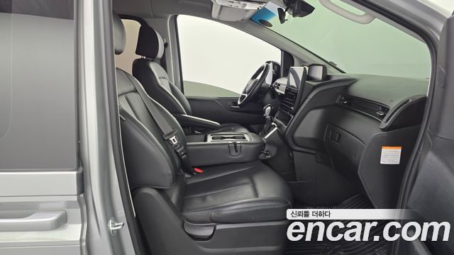 Hyundai Staria 2025 — photo 16