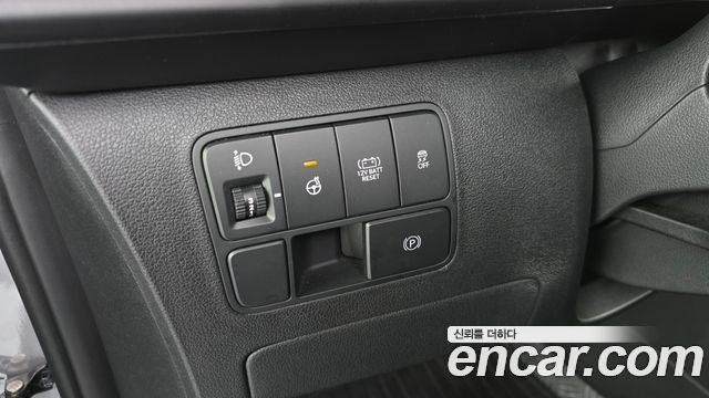 Hyundai Staria 2025 — photo 27