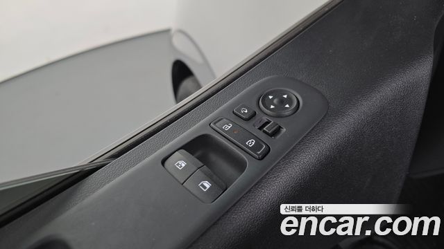 Hyundai Staria 2025 — photo 28