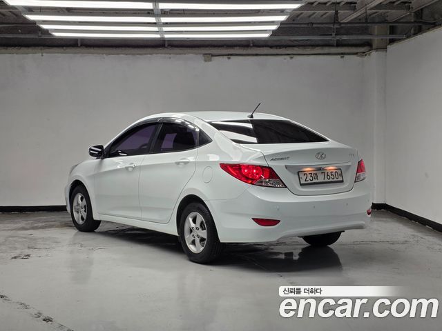 Hyundai Accent 2015 — photo 2
