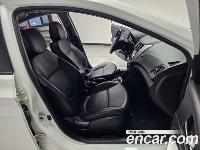 Hyundai Accent 2015 — photo 10