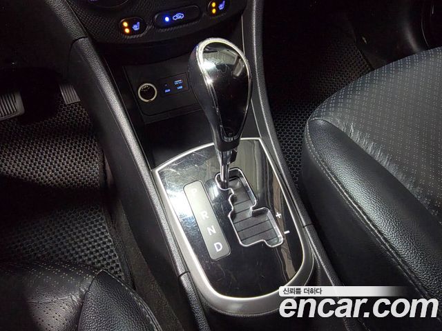Hyundai Accent 2015 — photo 16
