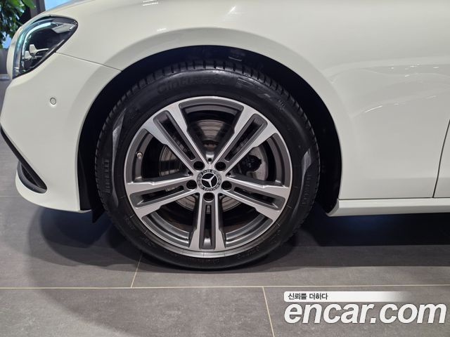 Mercedes-Benz E-Class 2023 — photo 5