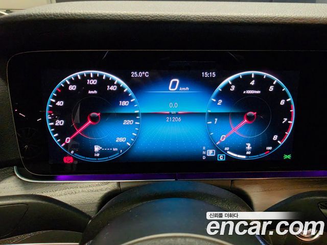 Mercedes-Benz E-Class 2023 — photo 8