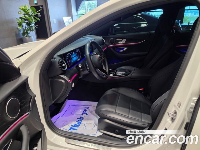 Mercedes-Benz E-Class 2023 — photo 11