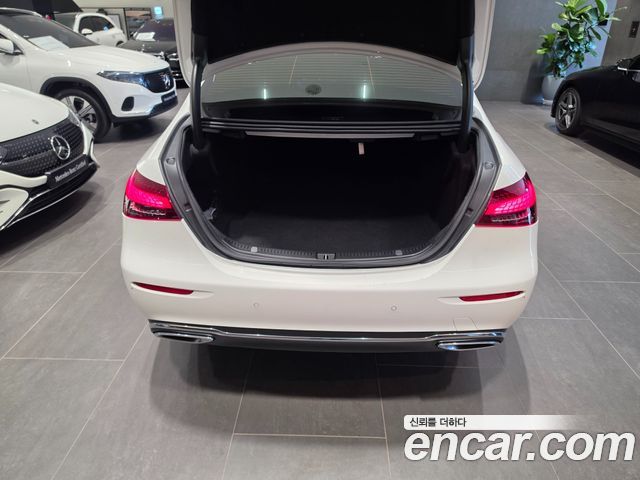 Mercedes-Benz E-Class 2023 — photo 13