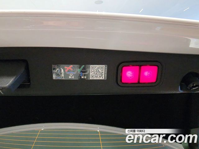 Mercedes-Benz E-Class 2023 — photo 14