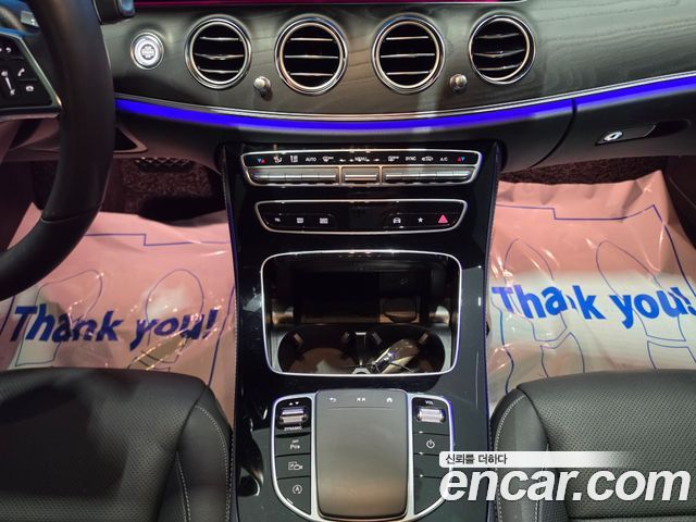 Mercedes-Benz E-Class 2023 — photo 16