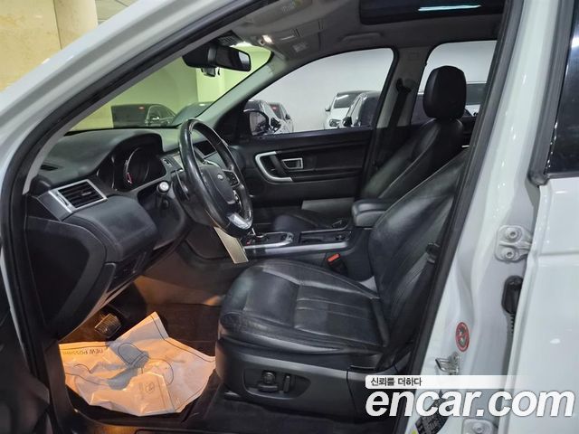Land Rover Discovery Sport 2017 — photo 11