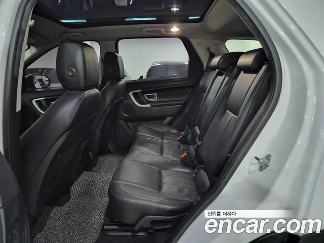 Land Rover Discovery Sport 2017 — photo 12
