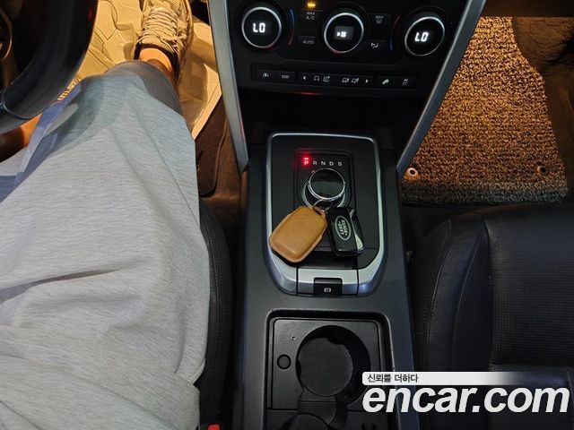 Land Rover Discovery Sport 2017 — photo 13
