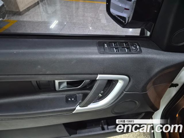 Land Rover Discovery Sport 2017 — photo 14