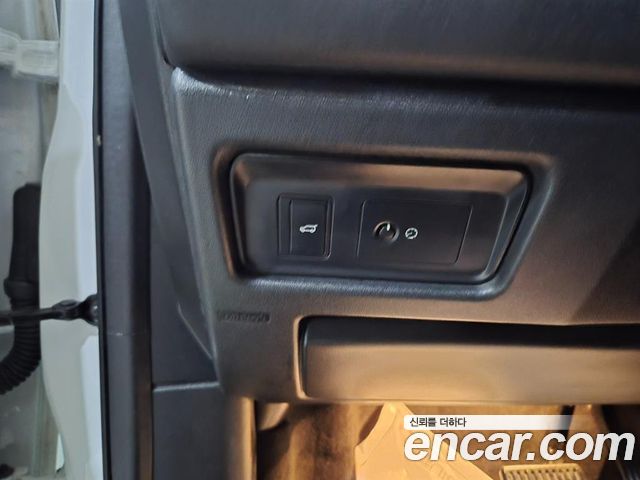 Land Rover Discovery Sport 2017 — photo 15