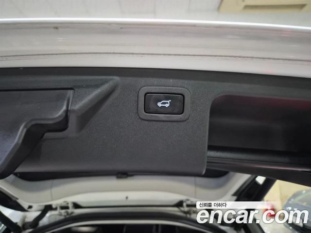 Land Rover Discovery Sport 2017 — photo 16