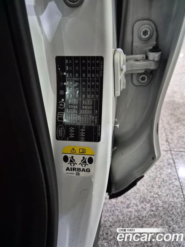 Land Rover Discovery Sport 2017 — photo 19