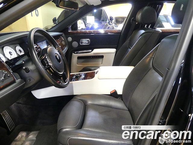 Rolls-Royce Ghost 2018 — photo 10