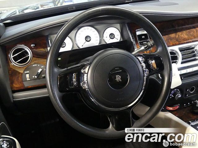 Rolls-Royce Ghost 2018 — photo 11