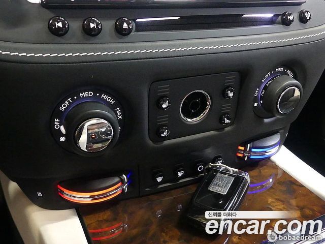 Rolls-Royce Ghost 2018 — photo 16